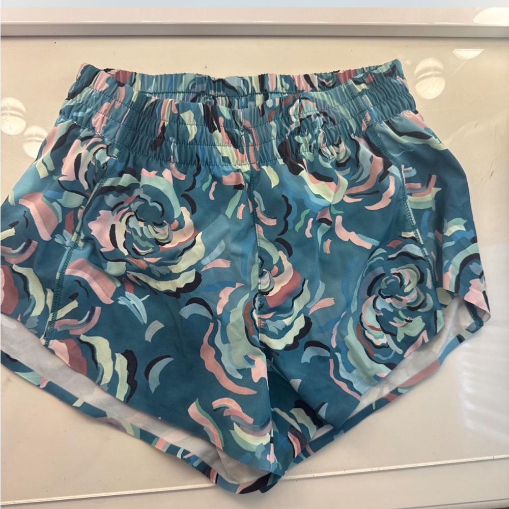 Athleta printed hustle 3" shorts
Size xxs